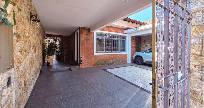 Casa tipo para venda com 5 quartos, sendo 2 suítes, 275m²