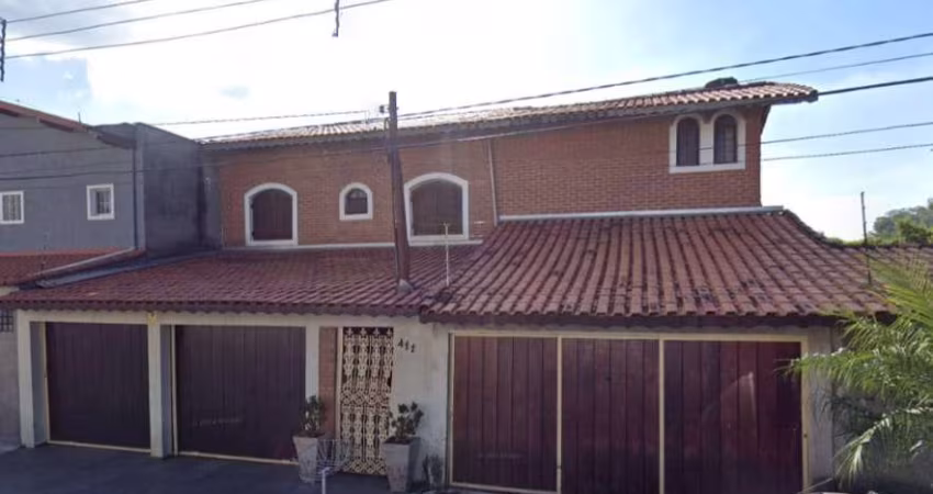 Sobrado para venda com 7 quartos, sendo 3 suítes, 270m²