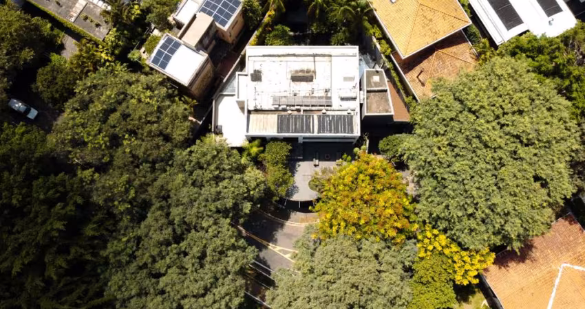 Casa tipo para venda com 4 quartos, sendo 4 suítes, 716m²