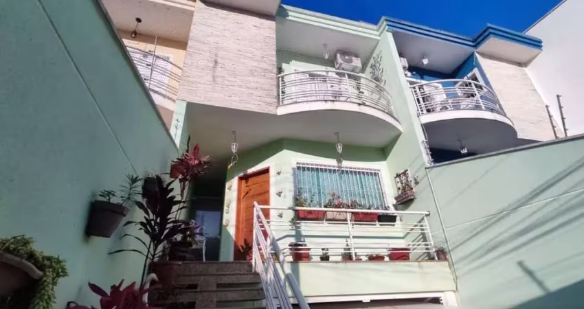 Confortável sobrado para venda em parada inglesa com 3 quartos, sendo 3 suítes, 178m²