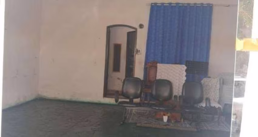 Casa com um salão comercial à venda, R$ 530 - Bairro dos Pintos - Itatiba/SP