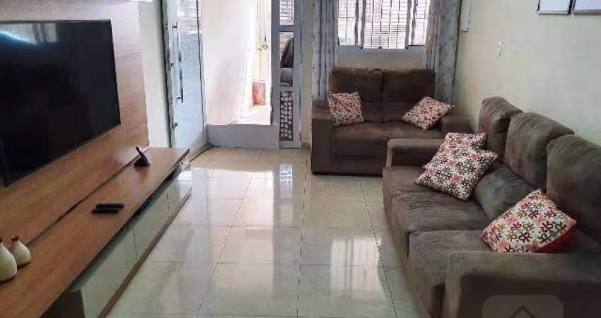 Casa com 3 dormitórios à venda, 228 m² por R$ 795.000,00 - Cidade São Francisco - São Paulo/SP