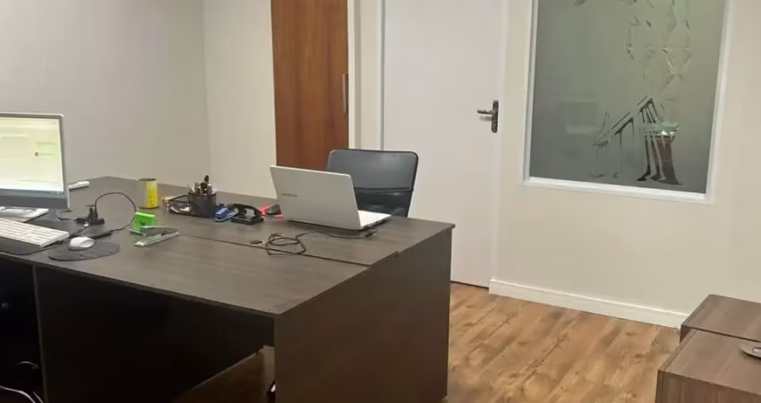Linda sala de escritório com moveis planejados no centro de jandira