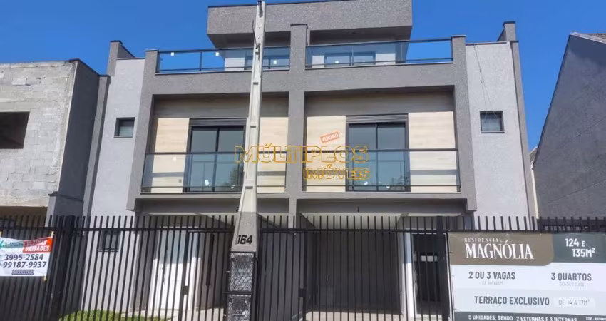 Sobrado de alto padrão no Condomínio Curitiba-PR - Bairro Uberaba: 3 quartos, 1 suíte, 2 salas, 3 banheiros, 2 vagas de garagem, 128m².