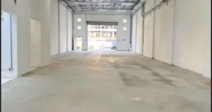 Galpão com 645m² de área total, distribuídos da seguinte forma.