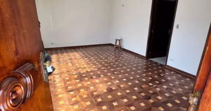 Sobrado amplo com edícula e 3 dormitórios no santa terezinha