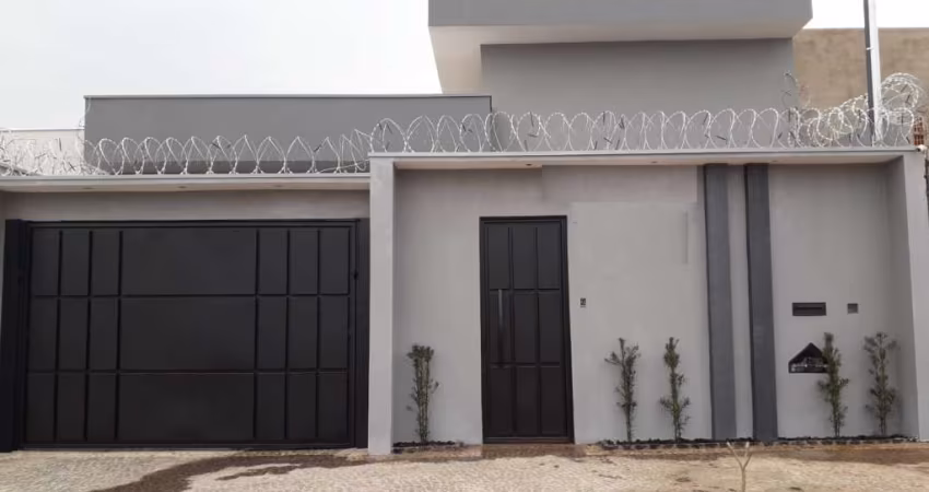 Casa - Padrão, para Venda em Uberlândia/MG