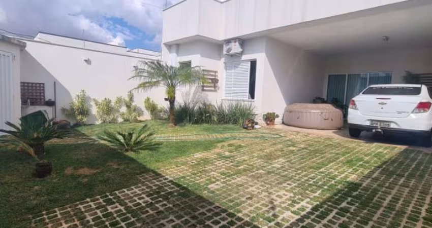Casa - Padrão, para Venda em Uberlândia/MG