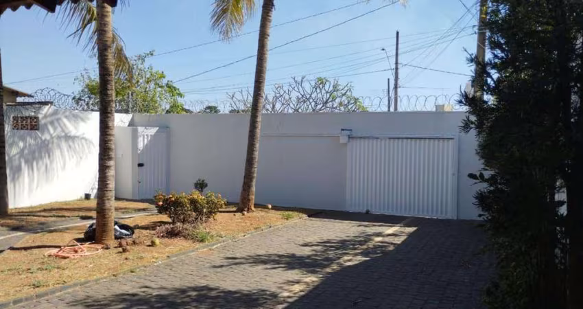 Casa - Padrão, para Venda em Uberlândia/MG