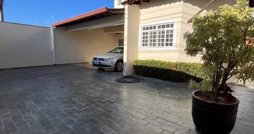 Casa - Sobrado Padrão, para Venda em Uberlândia/MG