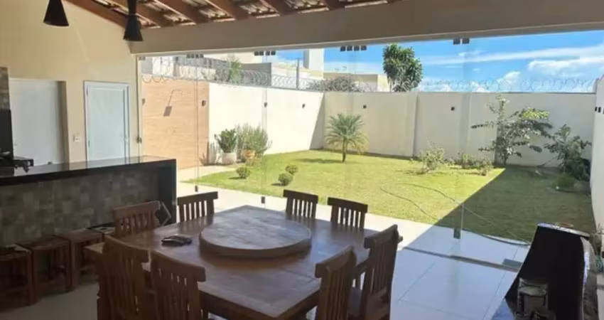 Casa - Padrão, para Venda em Uberlândia/MG