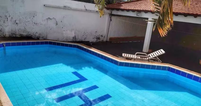 Casa - Padrão, para Venda em Uberlândia/MG