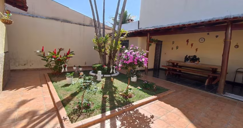 Casa - Padrão, para Venda em Uberlândia/MG