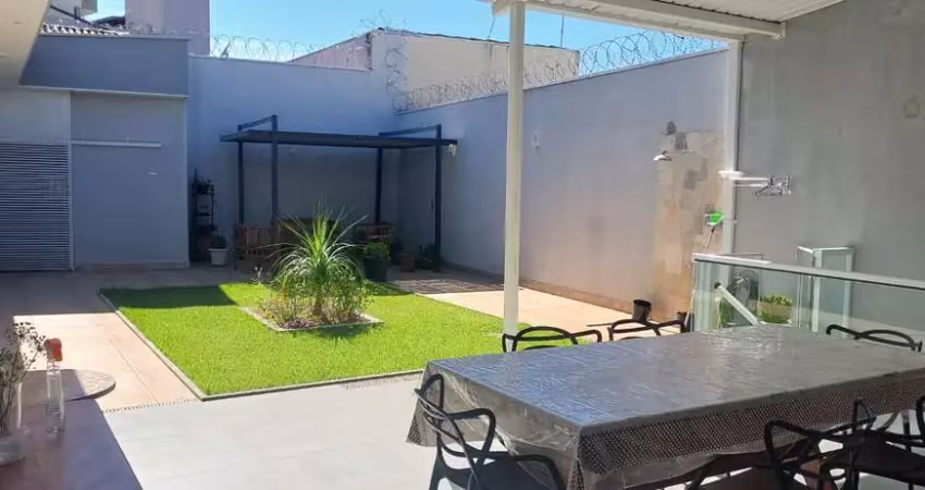 Casa - Padrão, para Venda em Uberlândia/MG