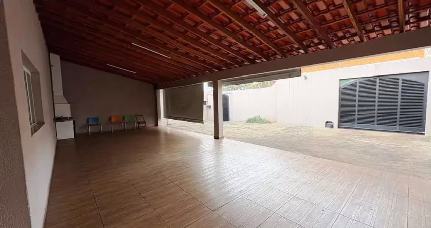 Casa - Padrão, para Venda em Uberlândia/MG