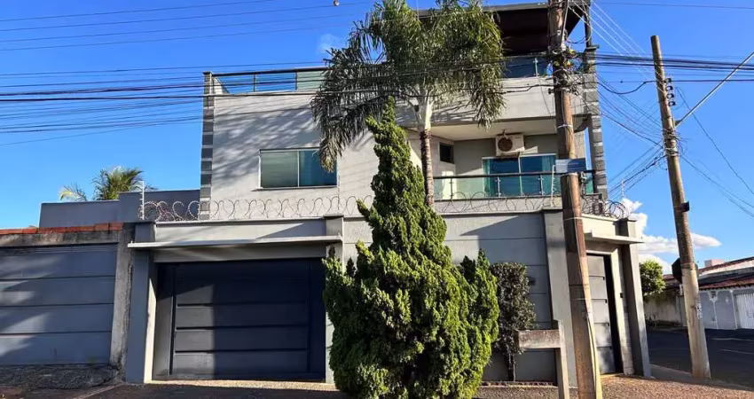 Casa com 4 quartos à venda no Santa Mônica, Uberlândia 
