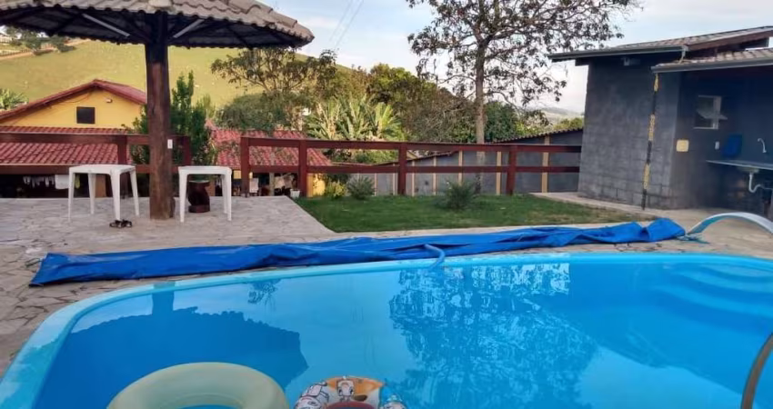 Chácara com 3 dormitórios à venda, 1200 m² por R$ 700.000,00 - Canta Galo - Pouso Alegre/MG