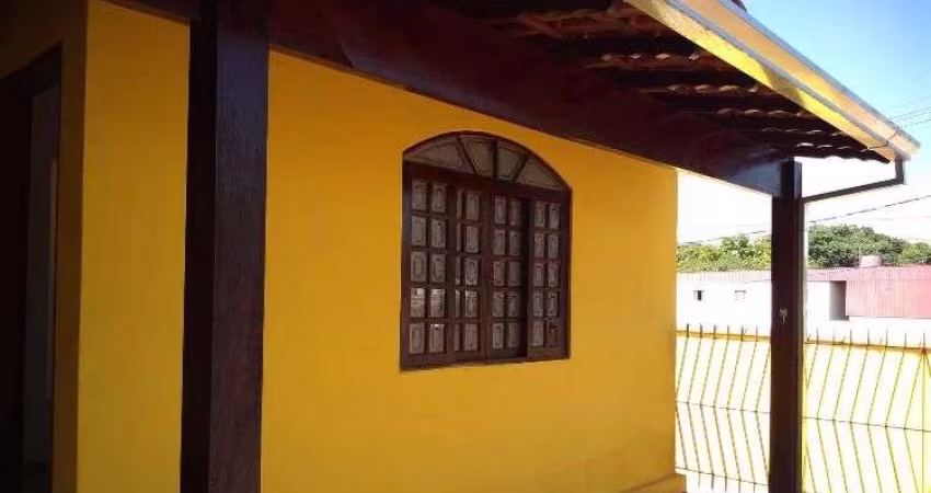 Casa com 3 dormitórios à venda por R$ 600.000 - Jardim Califórnia - Pouso Alegre/MG