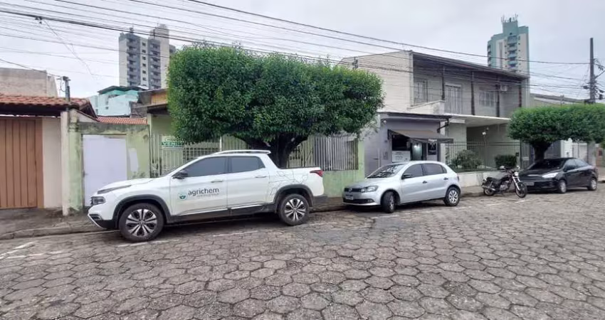 Casa com 3 dormitórios à venda, 160 m² por r$ 1.300.000,00 - centro - pouso alegre/mg