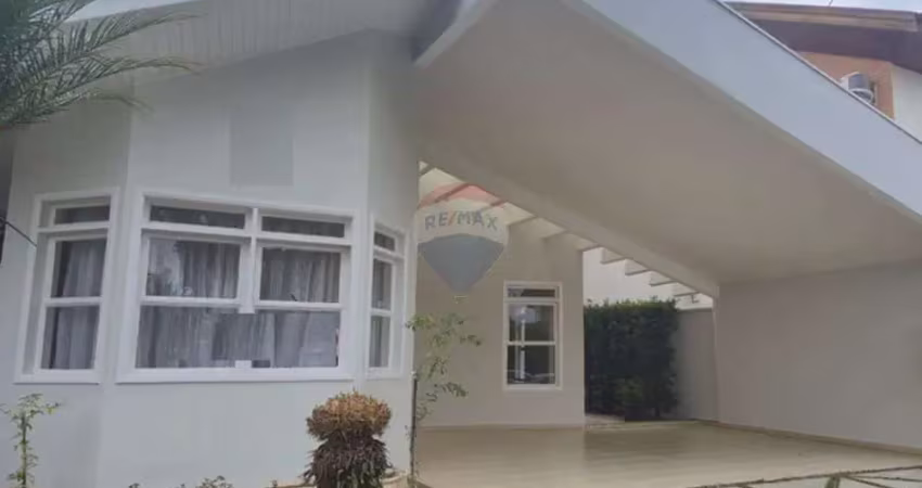 Condomínio luxo: casa 2 suítes c/ piscina e jardim/ 4 dormitórios