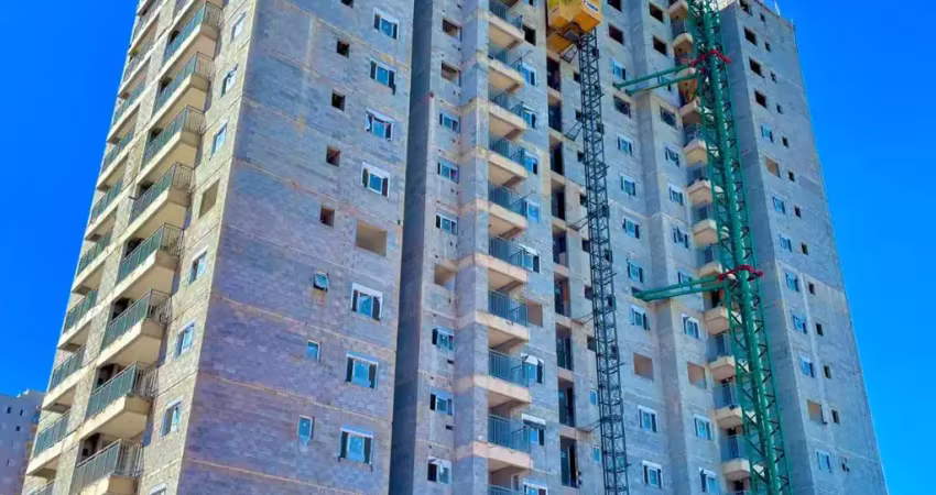 More em apartamento de 2 ou 3 dormitórios, 2 vagas de garagem,área de lazer de clube.
