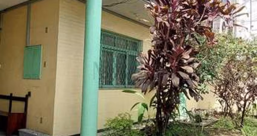 Casa à venda em Duque de Caxias, Jardim Vinte e Cinco de Agosto, com 8 quartos, com 500 m²