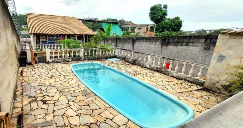 Casa à venda em Duque de Caxias, Parque Fluminense, com 6 quartos, com 250 m²