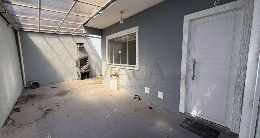 CASA A VENDA NO BAIRRO CAROLINA/ITATIAIA, COM 02 QUARTOS, GARAGEM E COBERTURA