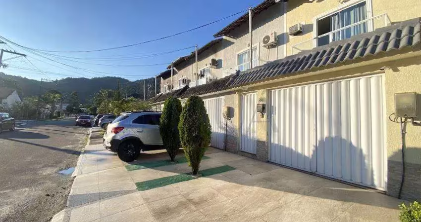 Casa à venda em duque de caxias, parque equitativa, com 2 quartos, com 86 m²