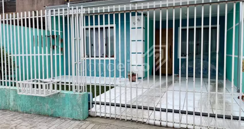 Casa com 3 quartos à venda na Rua Teixeira Mendes, 915, Uvaranas, Ponta Grossa