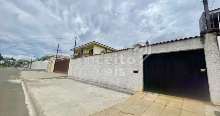 Residência com amplo Terreno - Oficinas