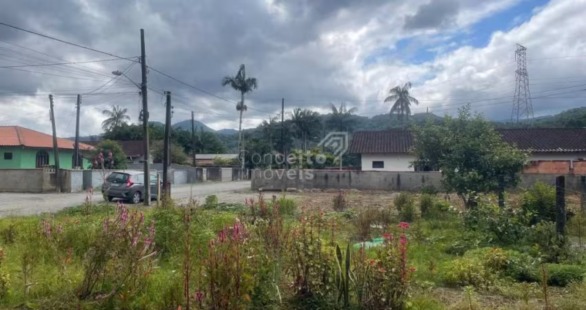 Casa com amplo terreno - Rio Bonito - Joinville/SC 1.045m²