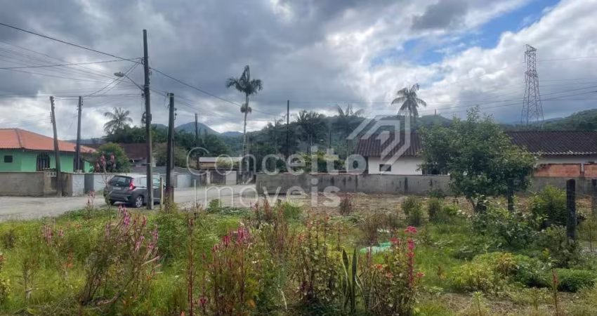 Casa com amplo terreno - Rio Bonito - Joinville/SC 1.045m²