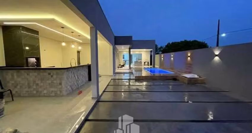 Casa com piscina, semi-mobiliada, faixa mar