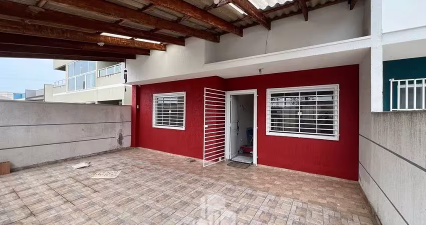 Casa 2 dormitórios a 350 metros do mar em Matinhos