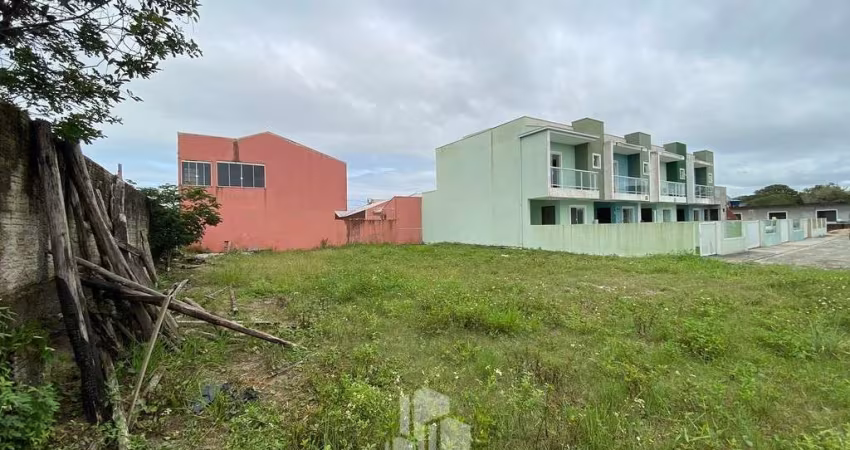 Terreno perto do mar no balneário Grajaú