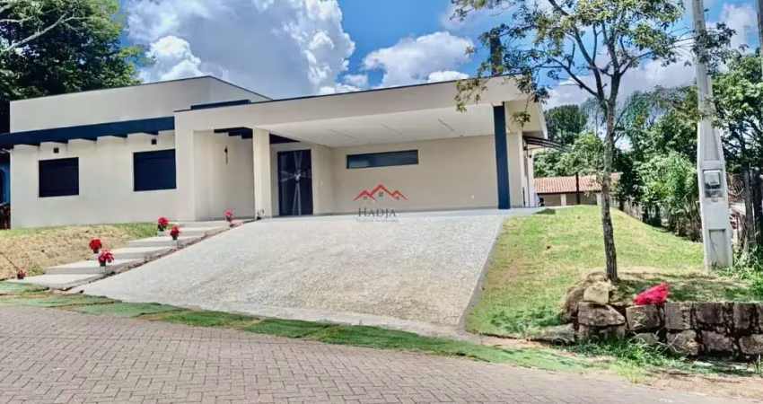 Casa à Venda no Condomínio Clube de Campo em Valinhos - SP