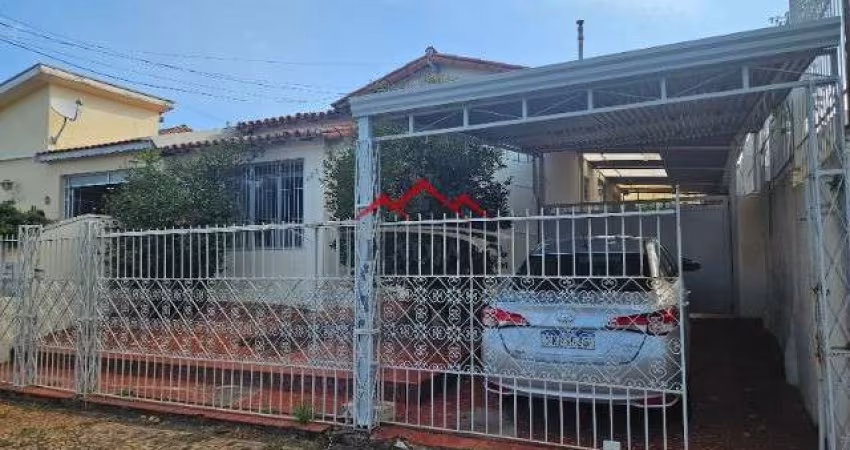 Casa Térrea com Amplo Terreno e ótima localização à Venda no Jardim Chapadão.