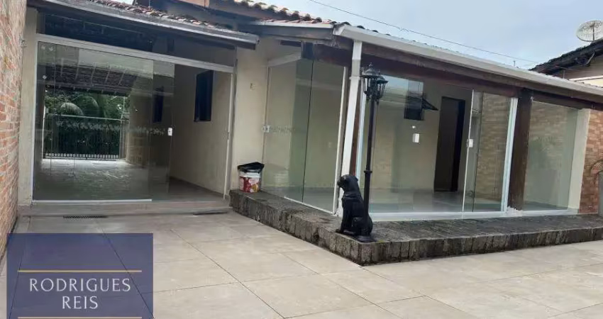 Casa com 3 quartos para alugar no Martim de Sá, Caraguatatuba 