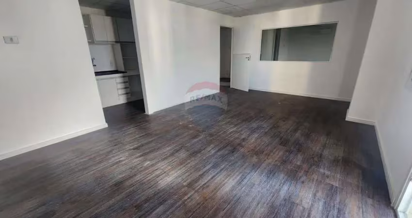 Sala comercial para locação na barra funda, 69 metros, 2 banheiros e 4 vagas.