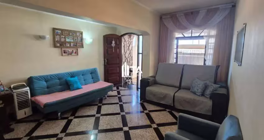 Casa Térrea à venda 134.1m² com 3 quartos 1 suíte 3 vagas, por 650.000 em Campinas, Jardim Nova Europa.