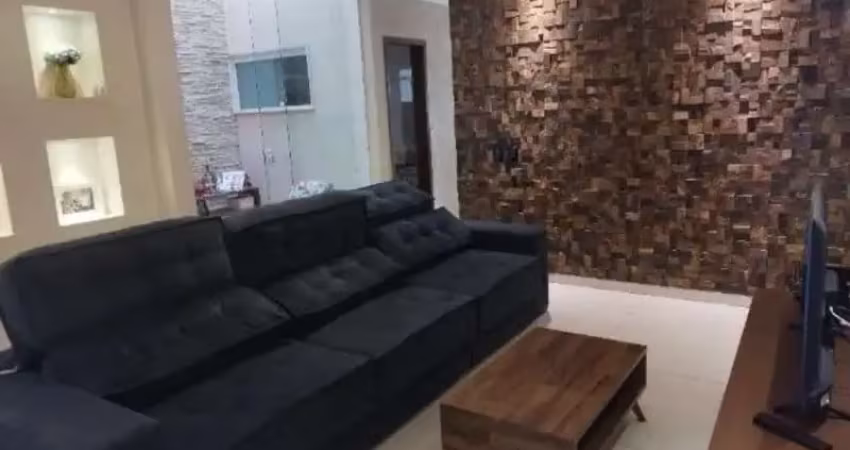 Av. central  - reformada, 5 quartos, 3 vagas de garagem !