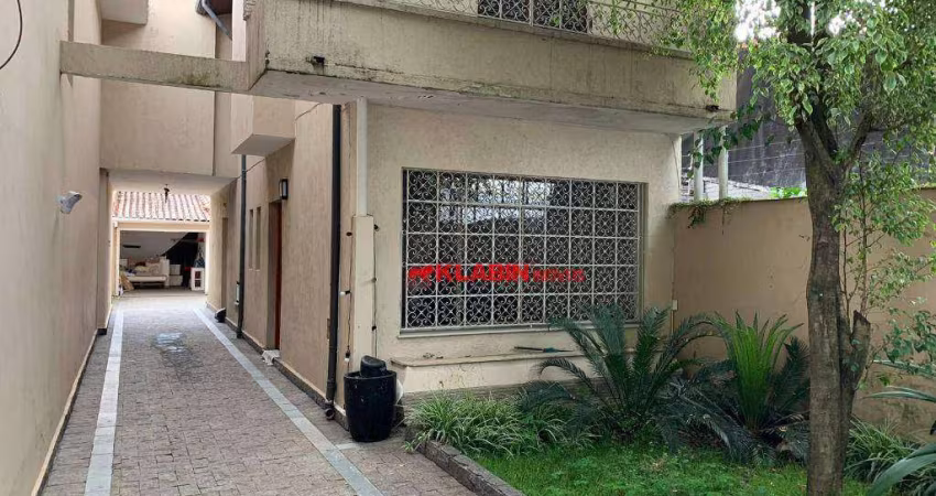 ** Sobrado de 3 Dormitórios com 2 Vagas de Garagem e Quintal - 140m² de Terreno e 170m² de Área Construída - Fácil Acesso ao Metrô AACD (1.2 km) **