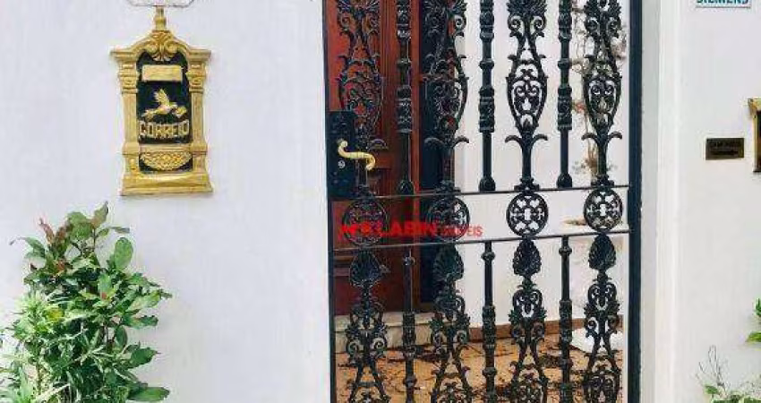 ##-Casa com 3 Quartos e 5 banheiros à Venda, 240 m² por R$ 4.500.000