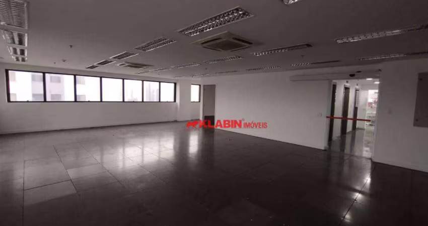Conjunto comercial de 243m - 1 Sala - 2 banheiros - 6 vagas