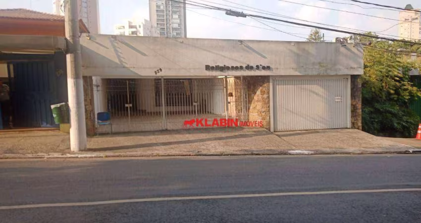 Excelente casa 5 Dormitórios com 5 Vagas de Garagem e Quintal com Churrasqueira e Piscina - 551m² de Área Construída e 547m² de Terreno - Ótimo Local