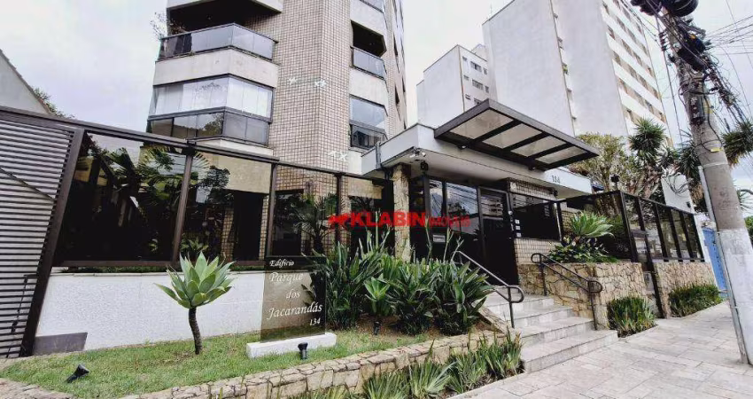 Apartamento com 133m² de Área Útil - 3 Dormitórios sendo 1 Suíte com 3 Vagas de Garagem + Depósito - Prédio com Lazer - 550m de 2 Linhas do Metrô