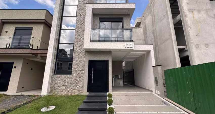 Sobrado com 146m² no bairro Umbara