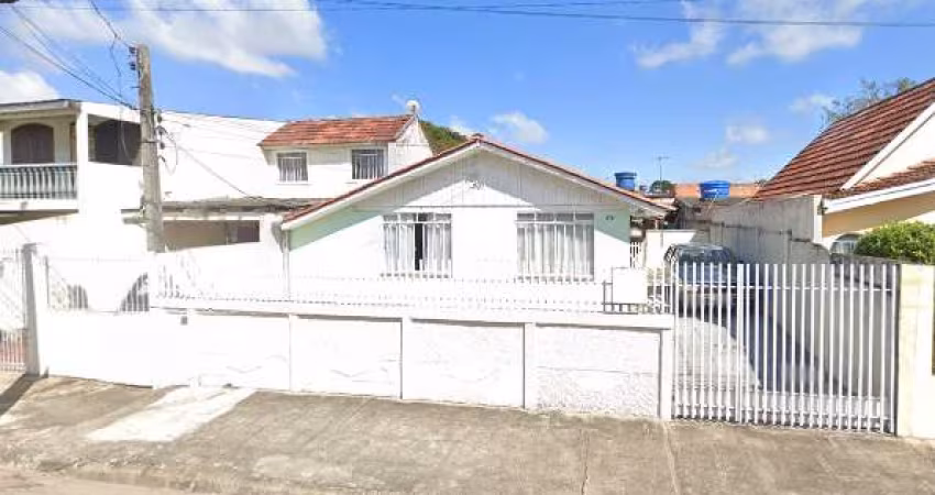 Casa com 200m² no Atuba
