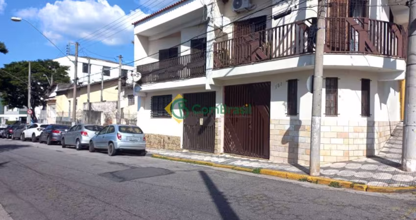 Casa sobrado 3 dormitórios sendo 2 suítes Centro
